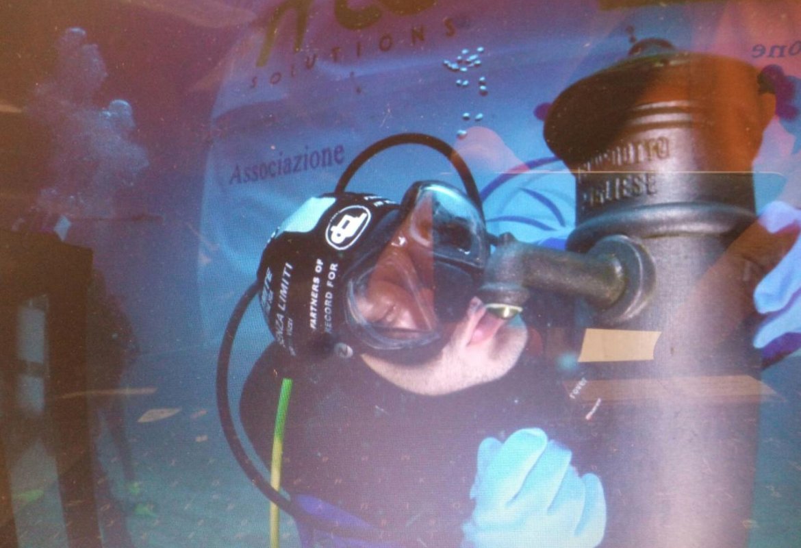 Paolo De Vizzi verso il nuovo record di permanenza sott'acqua