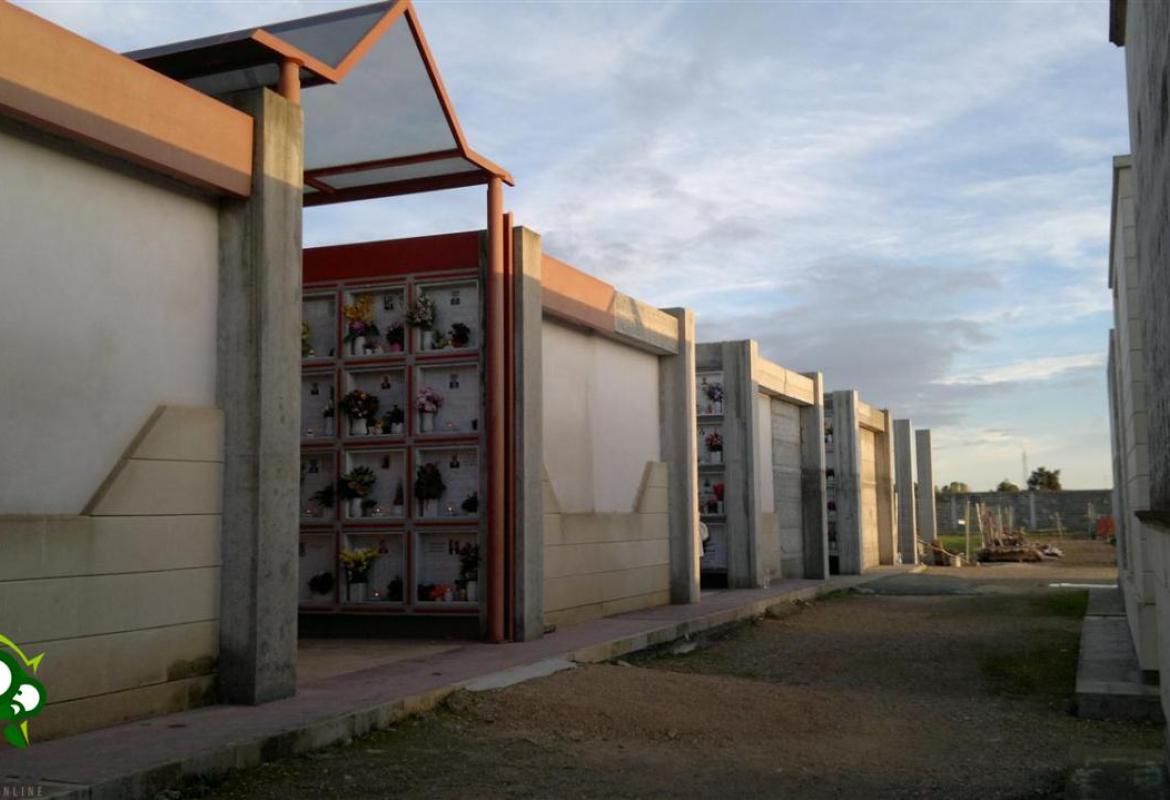 Il cimitero è in stato di abbandono