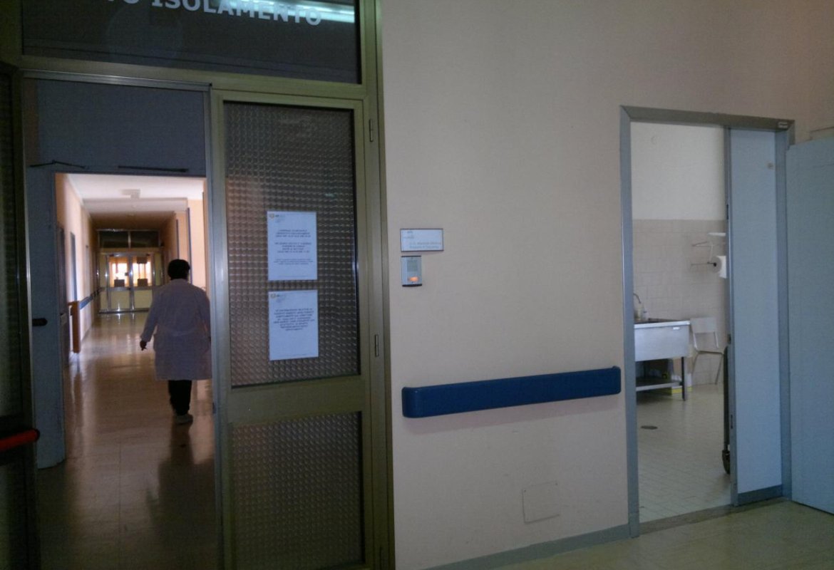 "Si prendano i letti dagli altri reparti!"