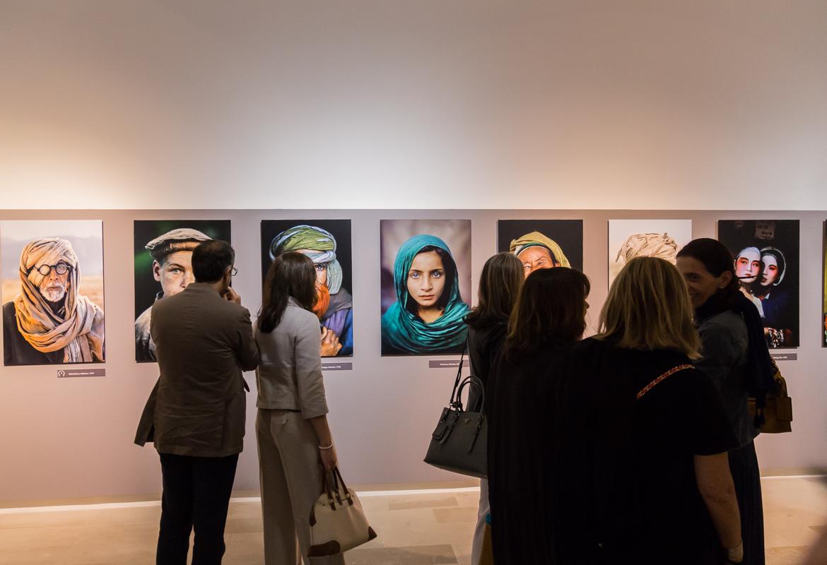 Foto di Steve McCurry, ultimi giorni della mostra nel Castello di Otranto