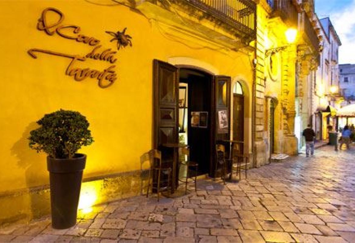 Con la Valigia Rossa alla scoperta del benessere sessuale
