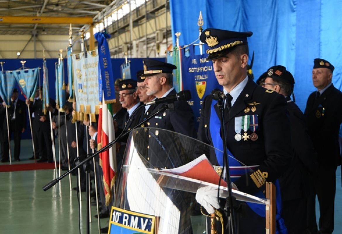 Il colonnello Cossu al comando del 10° Reparto Manutenzione Velivoli dell'Aeroporto di Galatina