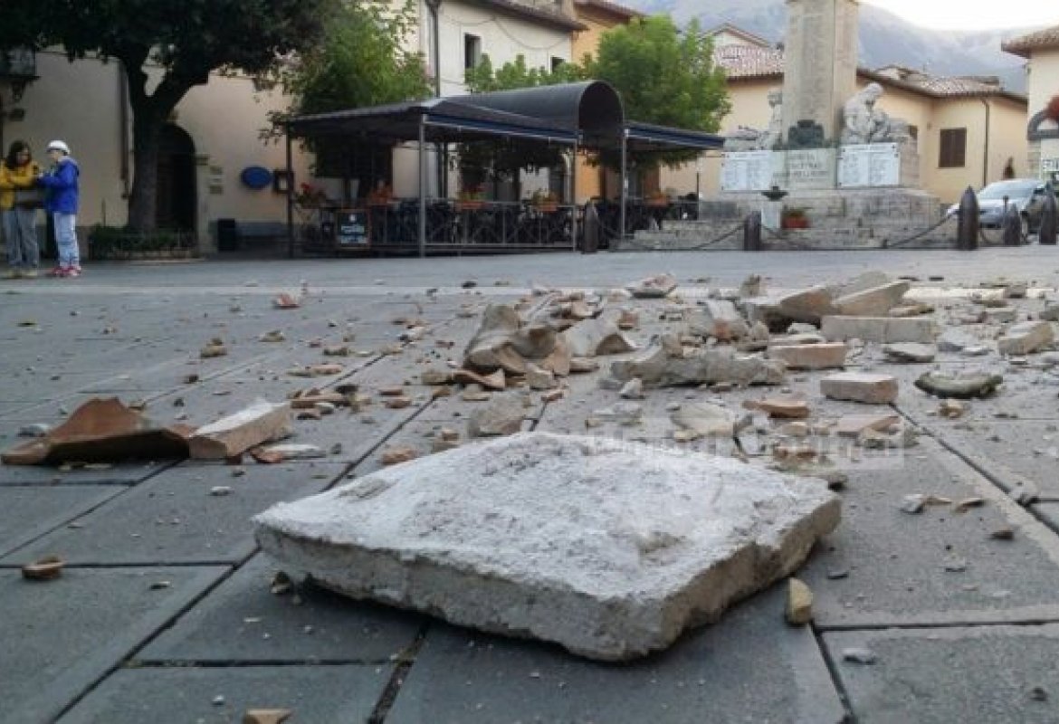"Non siamo in grado di prevedere quando finirà il terremoto"
