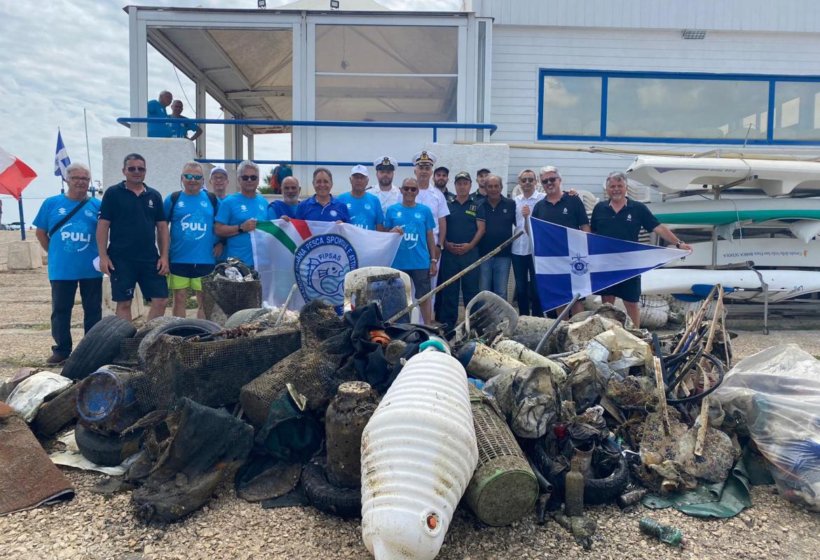 Pulizia fondali e spiagge