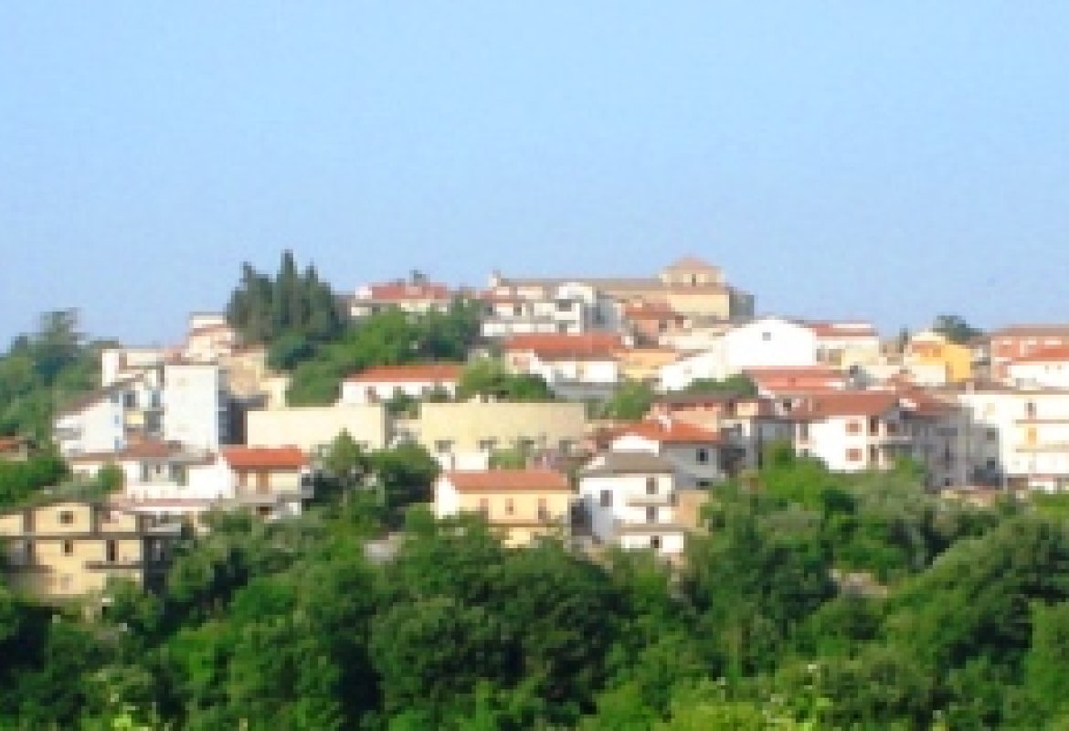 Di Original uploader was Istvánka at hu.wikipedia - Transferred from hu.wikipedia; transferred to Commons by User:Istvánka using CommonsHelper., CC BY-SA 3.0, https://commons.wikimedia.org/w/index.php?curid=4636517