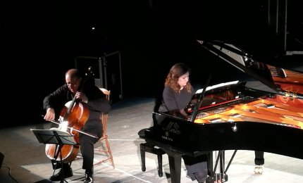 Valeria Fasiello e Anton Niculescu emozionano il "Chiostro" con le armonie di Bach
