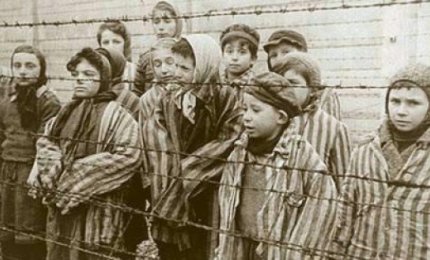 Mai più bambini con il “pigiama a righe”
