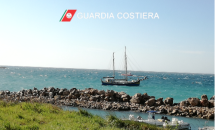 Imbarcazione alla deriva, interviene la Guardia Costiera di Gallipoli