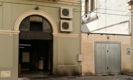 Fiamme nella notte nel Punto Enel di via Soleto