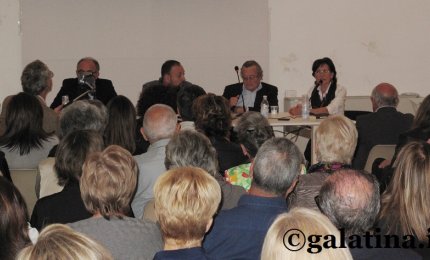 Un successo la presentazione di 'Cacciatori di mafiosi'. "Venga a passare quindici giorni anche con il sindaco di Galatina!" La provocazione da Montagna ad Andrea Galli