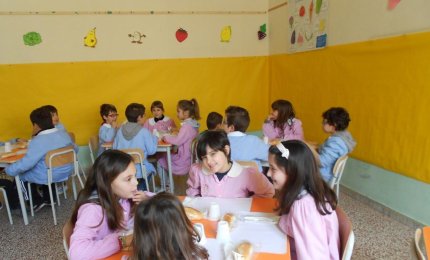 Nuovi banchi e sedie per la mensa del Polo 1