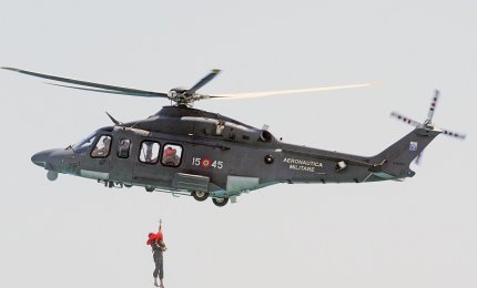 Esercitazione di salvataggio in mare per gli allievi della scuola di volo di Galatina