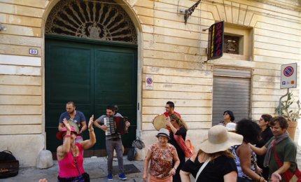 Turisti brasiliani a Galatina. Ci vuole poco per vivere di turismo non solo in estate