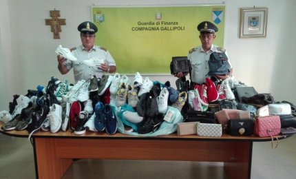 Sequestrate centinaia di scarpe e borse contraffatte