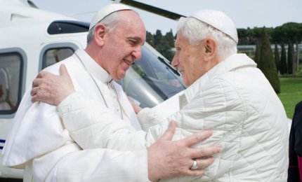 Lo storico incontro fra due Papi