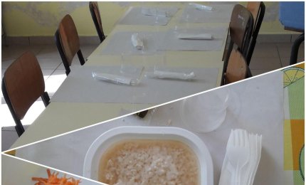 A mensa con i bambini della scuola primaria