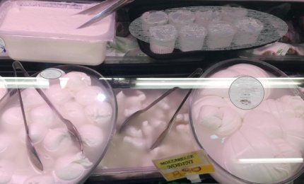 Sequestrati in due supermercati formaggi a pasta filata non confenzionati