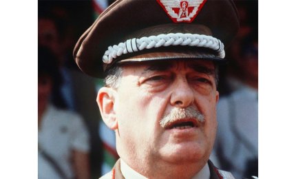 “Dalla Chiesa. Storia del generale dei carabinieri che sconfisse il terrorismo e morì a Palermo ucciso dalla mafia”