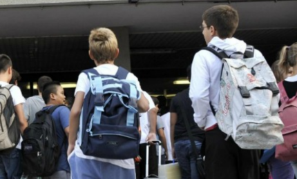 Definitiva la norma che consente ai minori di 14 anni di uscire da soli da scuola