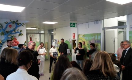  L'Arcivescovo di Lecce in visita al reparto di Oncoematologia Pediatrica