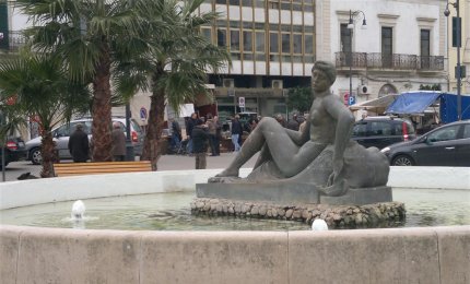 La 'Lampada senza luce' è un monumento femminista. In abbandono