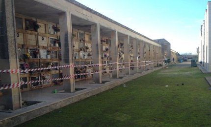 Raid vandalico e furto nel cimitero di Galatina