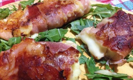 Involtini filanti di purè e speck