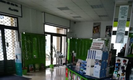 Furto con scasso nel negozio di ottica di via Lecce
