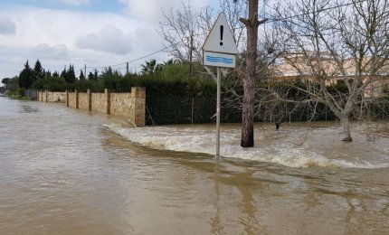 Il canale dell'Asso esonda nuovamente, soccorsi cinque automobilisti
