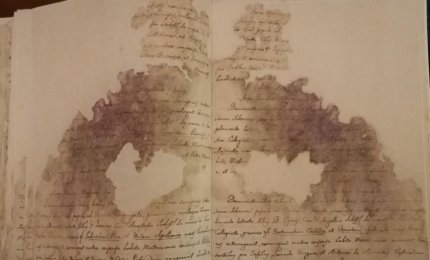 A rischio il prezioso archivio della Chiesa Madre