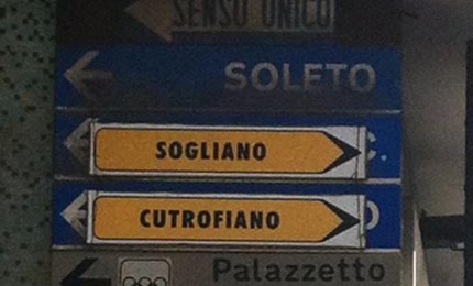 A Galatina a chi deve andare a sinistra si indica la destra. E dov'è la novità?