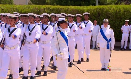 “Giornata della Marina”, allievi e marescialli giurano sul lungomare di Taranto