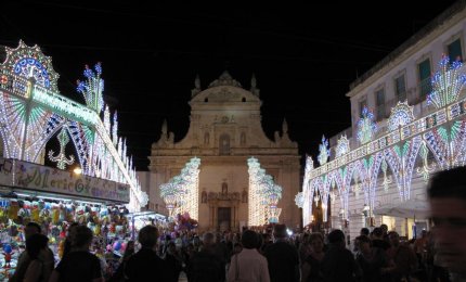 "Vietata la somministrazione di bevande in bottiglie di vetro durante le manifestazioni pubbliche"