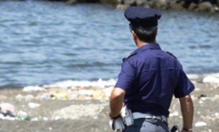 Maldestro ladro da spiaggia bloccato a San Foca