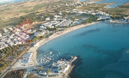 Tenta di impedire la pesca nell'area protetta e viene colpito a calci e pugni