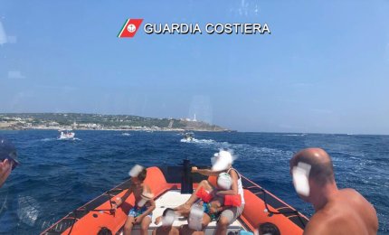 Incendio al largo della “Grotta del Drago”, portati in salvo 47 passeggeri