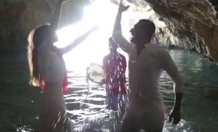La pizzica si balla anche in acqua