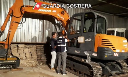 Lavori in un canneto protetto, sequestrato escavatore e denunciati i proprietari
