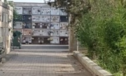 "Urgente intervenire nei bagni del cimitero di Galatina"