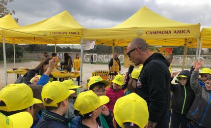 "Ai bambini, per una sana alimentazione, diamo frutta e verdure di stagione"