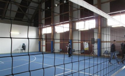 Un finanziamento regionale per rifare il pavimento della palestra di via Montinari