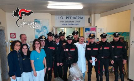 La Befana perde i regali e i Carabinieri li portano ai bimbi ricoverati al Fazzi