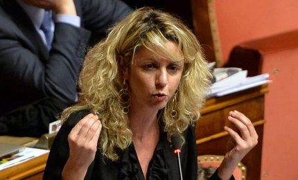 Il ministro Barbara Lezzi incontrerà i sindaci salentini in Prefettura