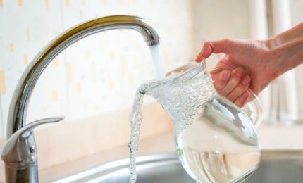 Ridurre l'uso della plastica bevendo acqua del rubinetto