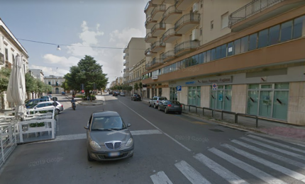 Rapina da Far West in via Sogliano 