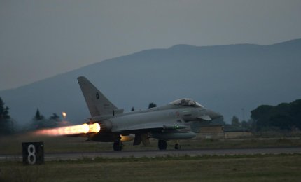 Caccia dell'Aeronautica Militare intercetta aereo civile spagnolo che aveva perso il contatto radio