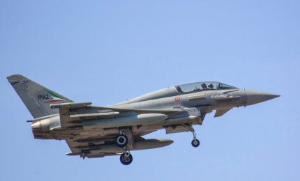 Caccia italiano intercetta aereo civile che aveva perso i contatti radio