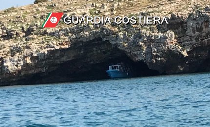 Entrano con le barche in tre grotte di Leuca, denunciati