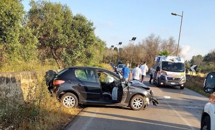 Auto contro un muro sulla Galatina Copertino, ferito ricoverato in codice rosso