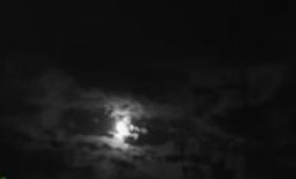 Ci siamo imbruttiti, luna. E siamo più soli
